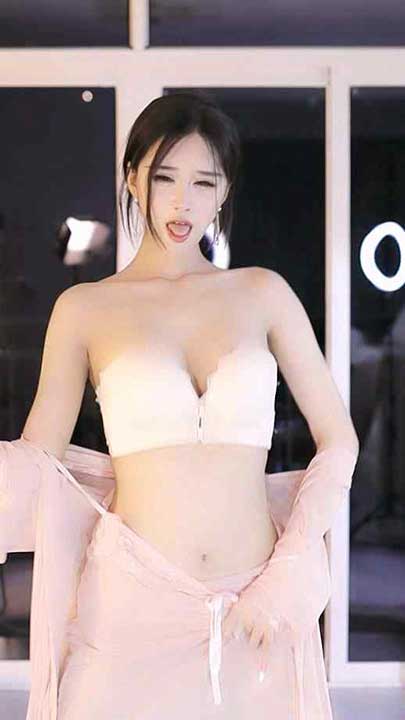 网易CC 小恩雅 定制福利疯狂抖奶甩奶1V【731M】