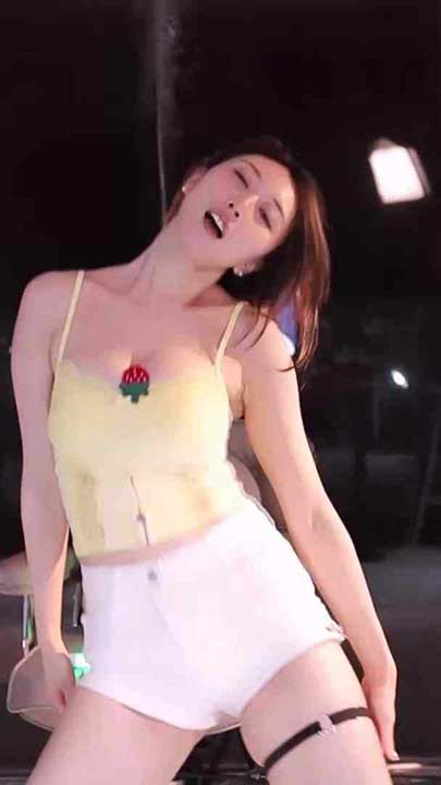 斗鱼 小小玉酱 抖胸大摆锤等热舞13V【1.14G】