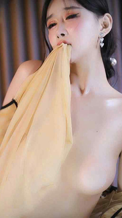 网易CC 小恩雅 定制舞蹈，淋水湿身无罩甩奶1V【1.02G】