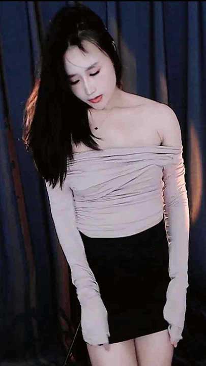 网易CC 小雅 绝版稀缺裸舞定制2V【559M】