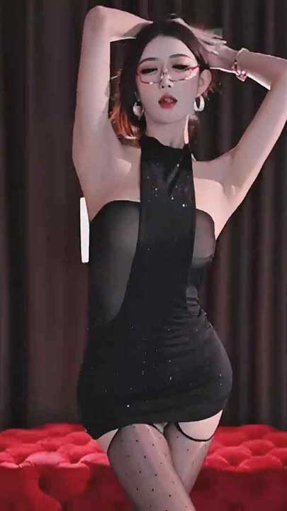 虎牙 长腿兮兮 丝袜美腿热舞27V【3.37G】