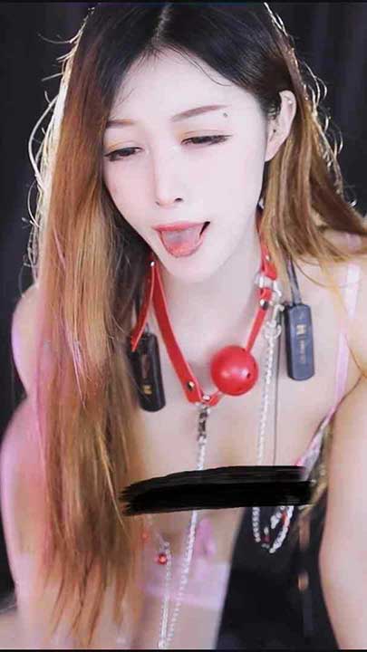 网易CC 小初 尺度直播道具表演2V【31分2.13G】