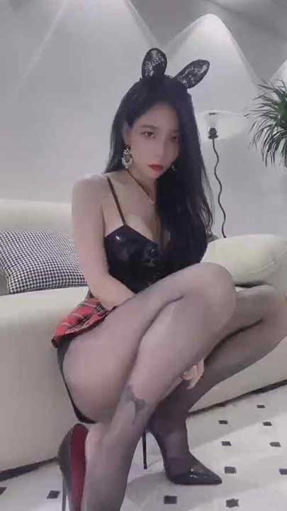 快手 十三姨 露脸油亮丝袜少妇骚话+高潮脸顶胯31V849M】