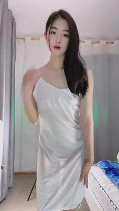 花椒 软软酥酥猫 气质高挑美女，露脸露点裸舞顶胯8V【166M】