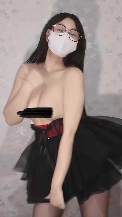 推特 无刺榴莲 眼镜反差抖音风裸舞26V【3.58G】