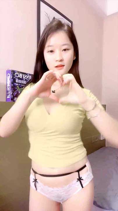 直播 只只吖 美胸校花一字马精彩热舞3V【2.81G】